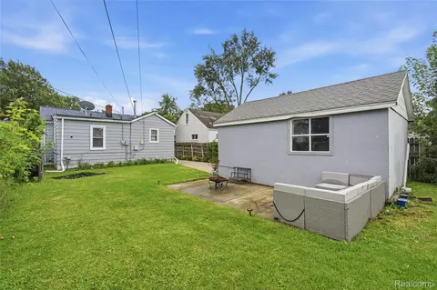 Exterior - 11211 Maxwell Ave, Warren, MI 48089 photo 3 of 4