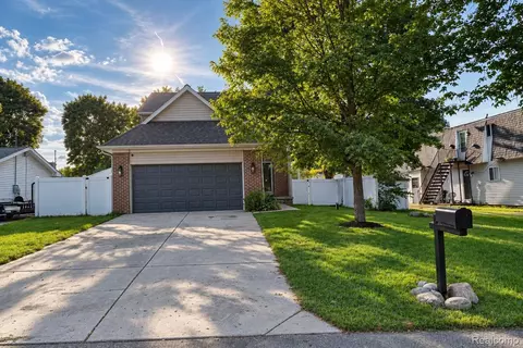 61 Narrin St N, Ortonville, MI 48462