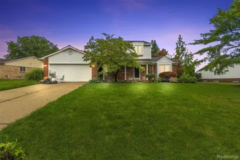 2326 Highsplint Dr, Rochester Hills, MI 48307