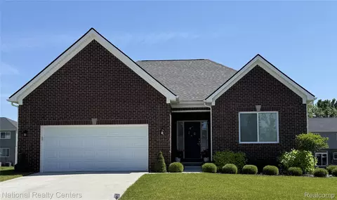 957 Guenevere Dr, Oxford, MI 48371