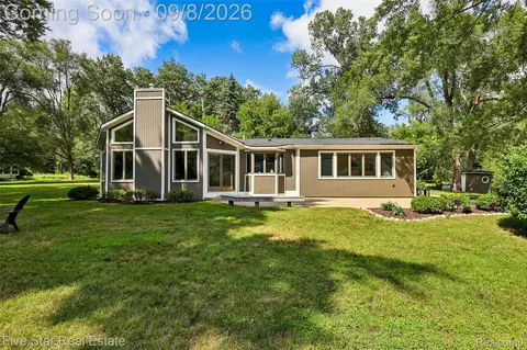 Exterior - 9045 Commerce Rd, Commerce, MI 48382 photo 4 of 4