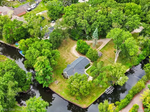 View/Area - 9045 Commerce Rd, Commerce, MI 48382 photo 6 of 10