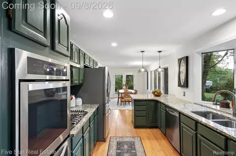 Kitchen - 9045 Commerce Rd, Commerce, MI 48382 photo 2 of 4