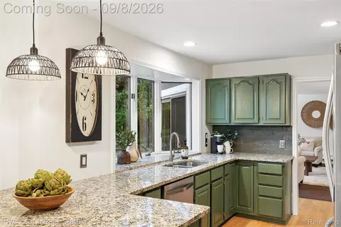 Kitchen - 9045 Commerce Rd, Commerce, MI 48382 photo 3 of 4