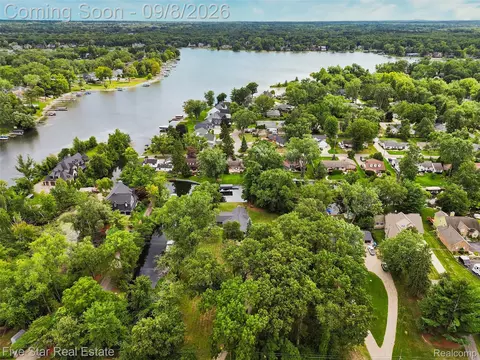 View/Area - 9045 Commerce Rd, Commerce, MI 48382 photo 7 of 10