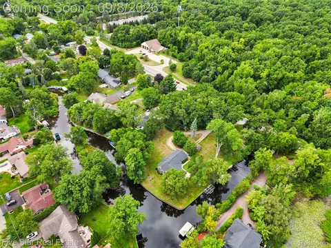 View/Area - 9045 Commerce Rd, Commerce, MI 48382 photo 3 of 10