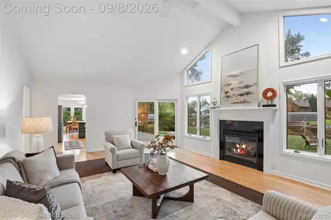 Living - 9045 Commerce Rd, Commerce, MI 48382 photo 6 of 8