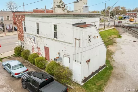 Exterior - 910 Monroe St, Carleton, MI 48117 photo 1 of 3