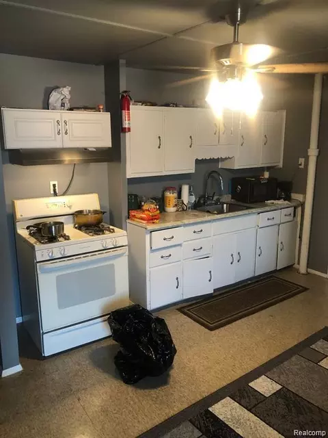 Kitchen - 910 Monroe St, Carleton, MI 48117 photo 3 of 4