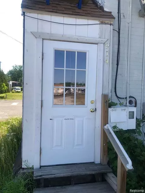 Exterior - 910 Monroe St, Carleton, MI 48117 photo 3 of 3