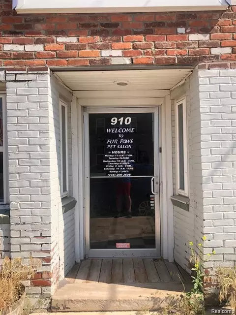 Exterior - 910 Monroe St, Carleton, MI 48117 photo 2 of 3
