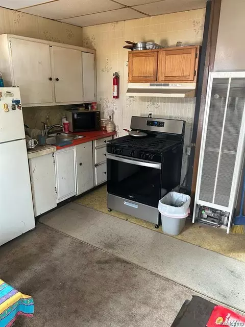 Kitchen - 910 Monroe St, Carleton, MI 48117 photo 4 of 4