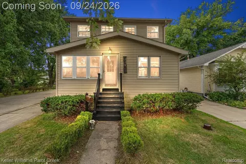 23802 Elmira St, Saint Clair Shores, MI 48082
