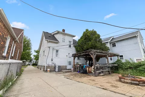Exterior - 4760 Curtis St, Dearborn, MI 48126 photo 2 of 2
