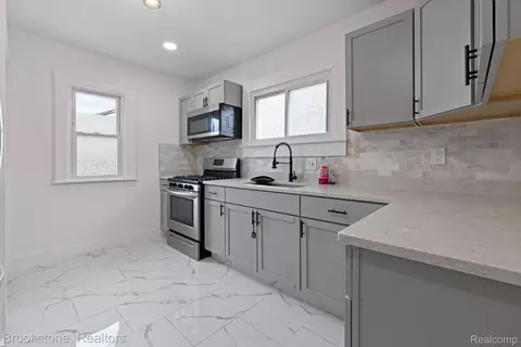 Kitchen - 4760 Curtis St, Dearborn, MI 48126 photo 1 of 4