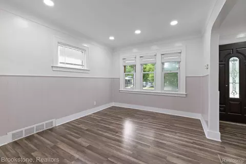 Living - 4760 Curtis St, Dearborn, MI 48126 photo 4 of 4