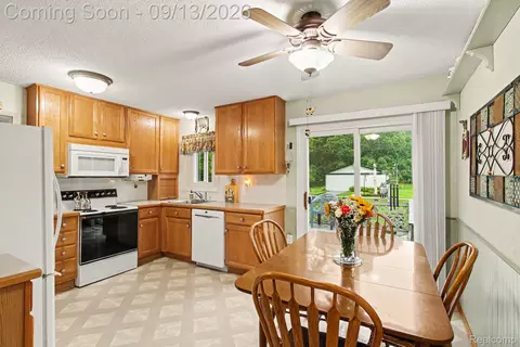 Kitchen - 7121 E Carpenter Rd, Richfield, MI 48423 photo 2 of 3