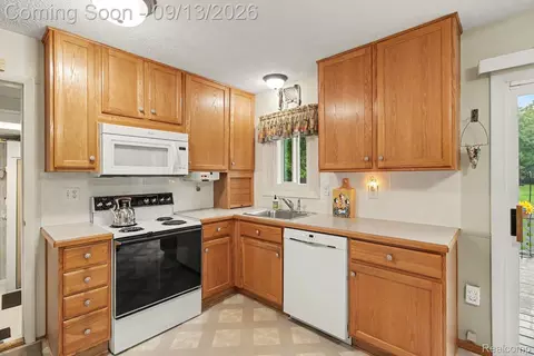 Kitchen - 7121 E Carpenter Rd, Richfield, MI 48423 photo 1 of 3
