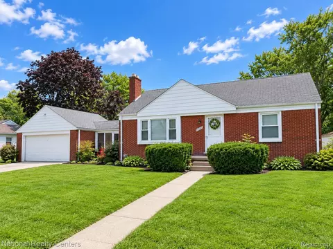 17545 Louise St, Southfield, MI 48075