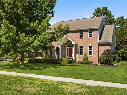 3276 Shorewood Ave, Fort Gratiot, MI 48059