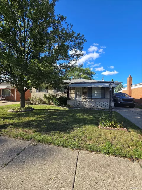 8465 Helen, Center Line, MI 48015