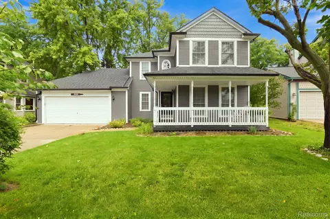 933 Abingdon St N, Oxford, MI 48371