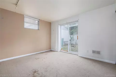 Bedroom - 18258 Outer Dr, Dearborn, MI 48128 photo 4 of 6