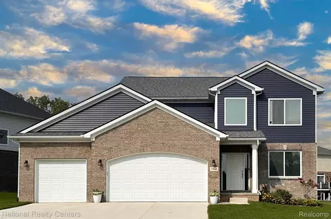 945 Guenevere Dr, Oxford, MI 48371