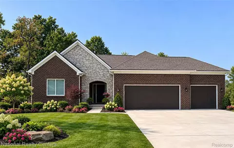 941 Guenevere Dr, Oxford, MI 48371