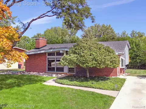 29634 Westbrook Pkwy, Southfield, MI 48076