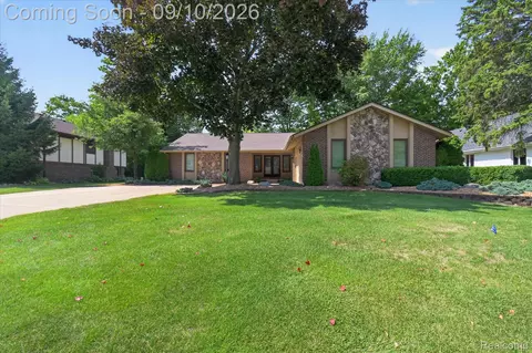 21975 Meridian Ln, Novi, MI 48375