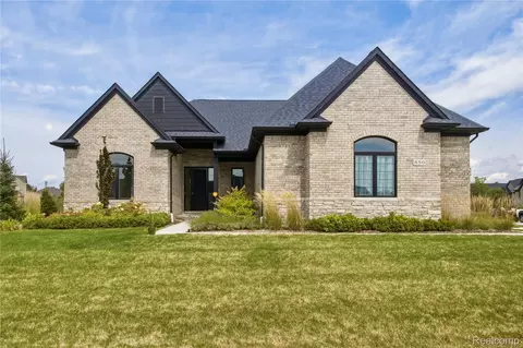 850 Marlayna Dr, Oxford, MI 48371