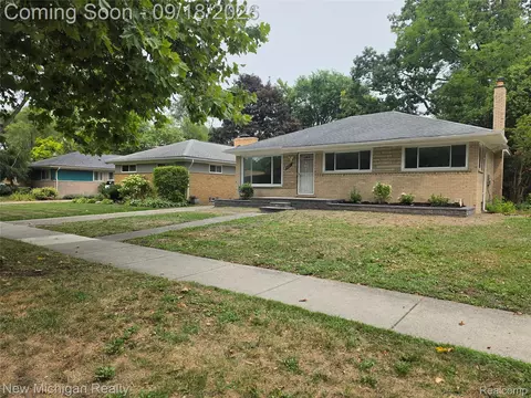 24010 Rensselaer St, Oak Park, MI 48237