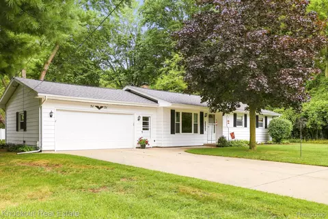 5121 Sheldon Dr, Bridgeport, MI 48722
