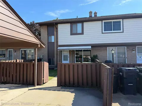 8401 18 Mile Rd #29, Sterling Heights, MI 48313