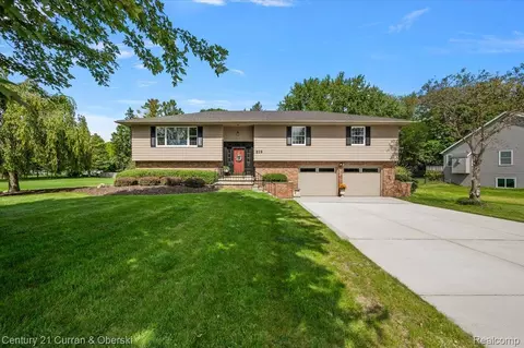 Exterior - 219 E Caledonia St, Howell, MI 48843 photo 2 of 10