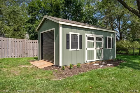 Exterior - 219 E Caledonia St, Howell, MI 48843 photo 4 of 10
