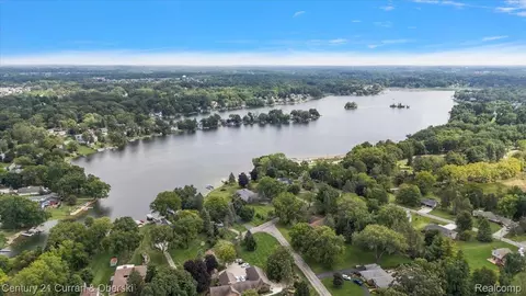 View/Area - 219 E Caledonia St, Howell, MI 48843 photo 4 of 6