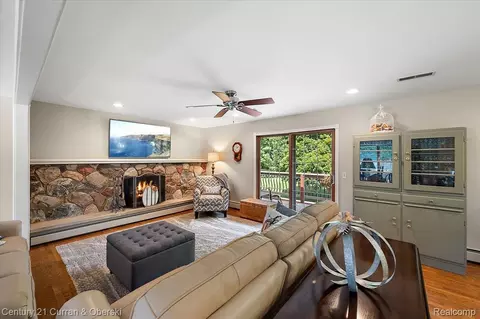 Living - 219 E Caledonia St, Howell, MI 48843 photo 2 of 7