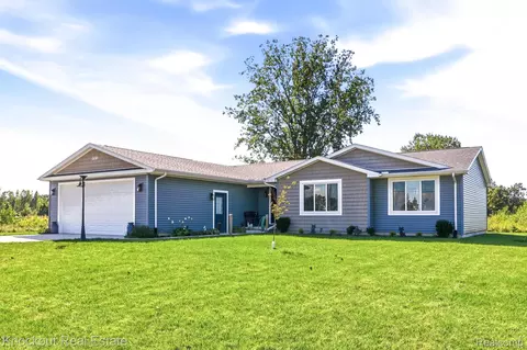 5727 Mackinaw Rd, Kochville, MI 48604