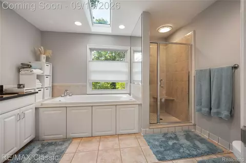 Bath - 2899 Current Dr, Rochester Hills, MI 48309 photo 3 of 6