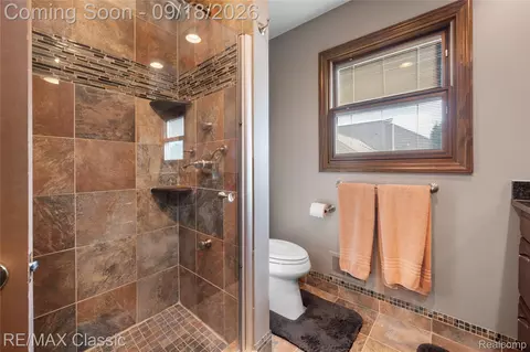 Bath - 2899 Current Dr, Rochester Hills, MI 48309 photo 5 of 6