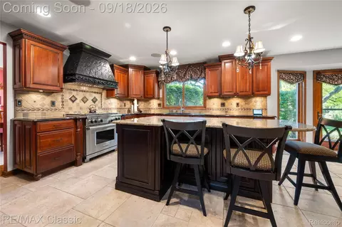 Kitchen - 2899 Current Dr, Rochester Hills, MI 48309 photo 2 of 6