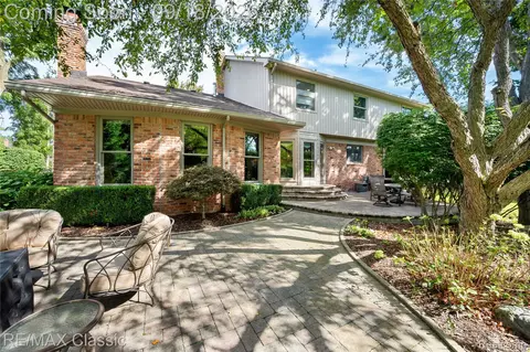 Exterior - 2899 Current Dr, Rochester Hills, MI 48309 photo 3 of 4