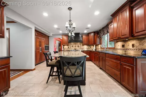 Kitchen - 2899 Current Dr, Rochester Hills, MI 48309 photo 4 of 6
