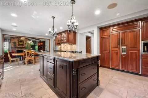 Kitchen - 2899 Current Dr, Rochester Hills, MI 48309 photo 5 of 6