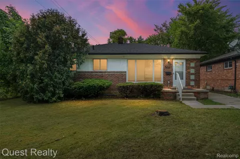 19873 Beaconsfield St, Harper Woods, MI 48225