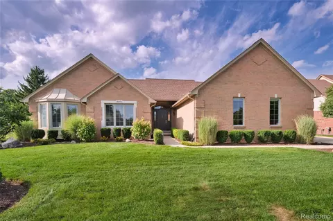 5271 Vineyards Blvd, Sterling Heights, MI 48314
