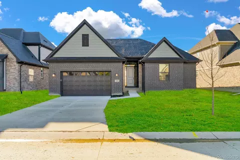 4108 Blossom Dr, Sterling Heights, MI 48314
