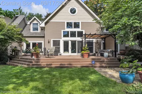 47 Peggy Ave, Pontiac, MI 48341